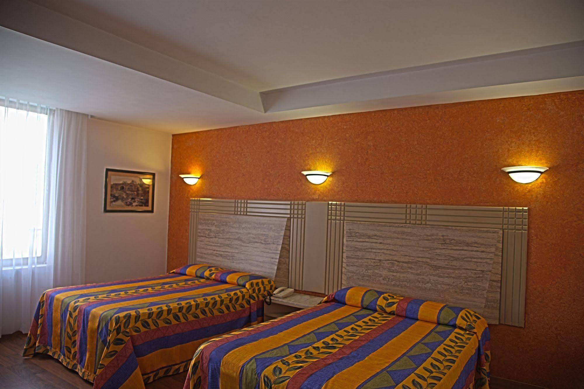 Hotel Cervantes Guadalajara Luaran gambar